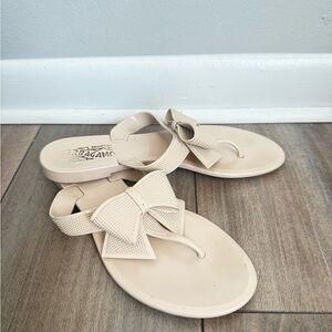 Salvatore Ferragamo Bali Jelly Bow Thong Sandals cream size 7